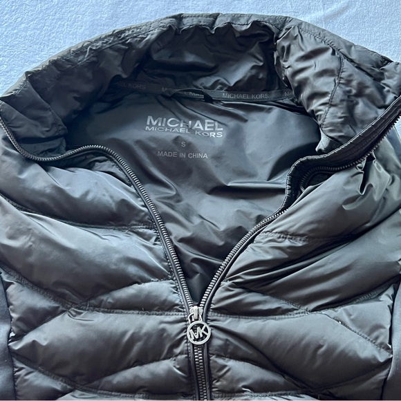 Michael Michael Kors Black Lightweight Down puffer Vest, Nylon Zip-Up Small - Picture 5 of 12